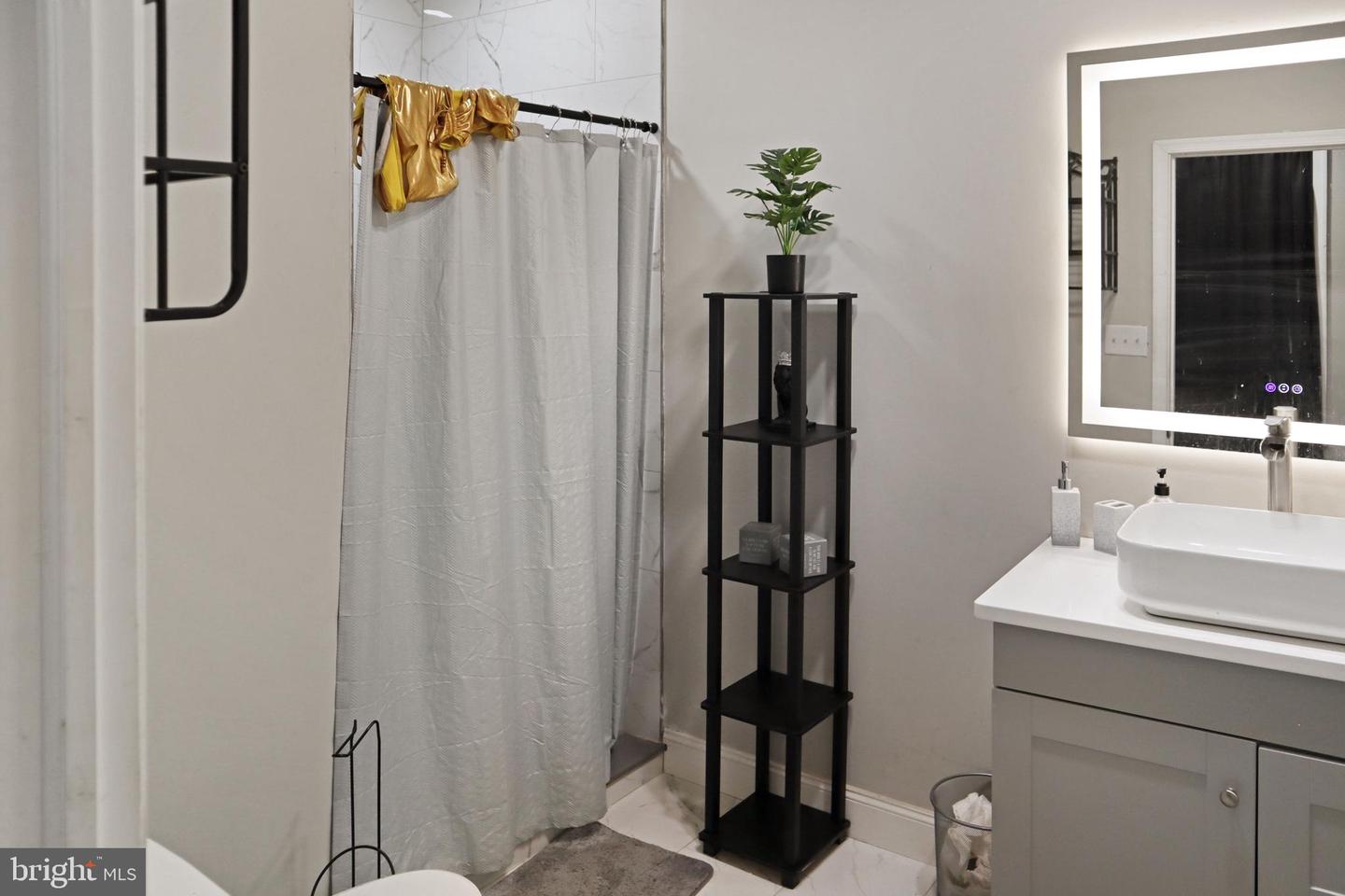 6062 Callowhill St Property Photo 4
