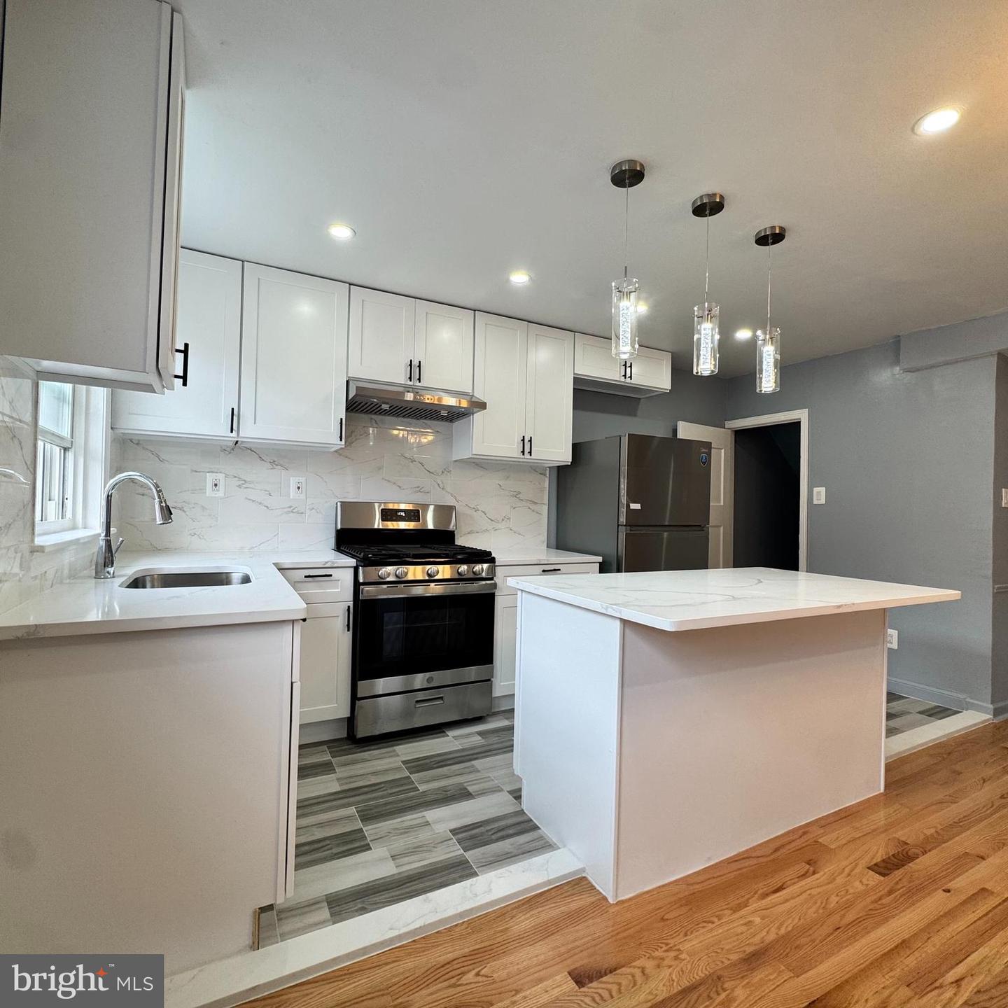 6834 Souder St Property Photo 4