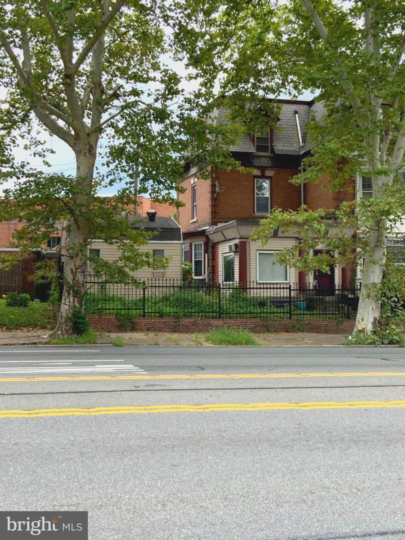 5215 N Broad Property Photo 1