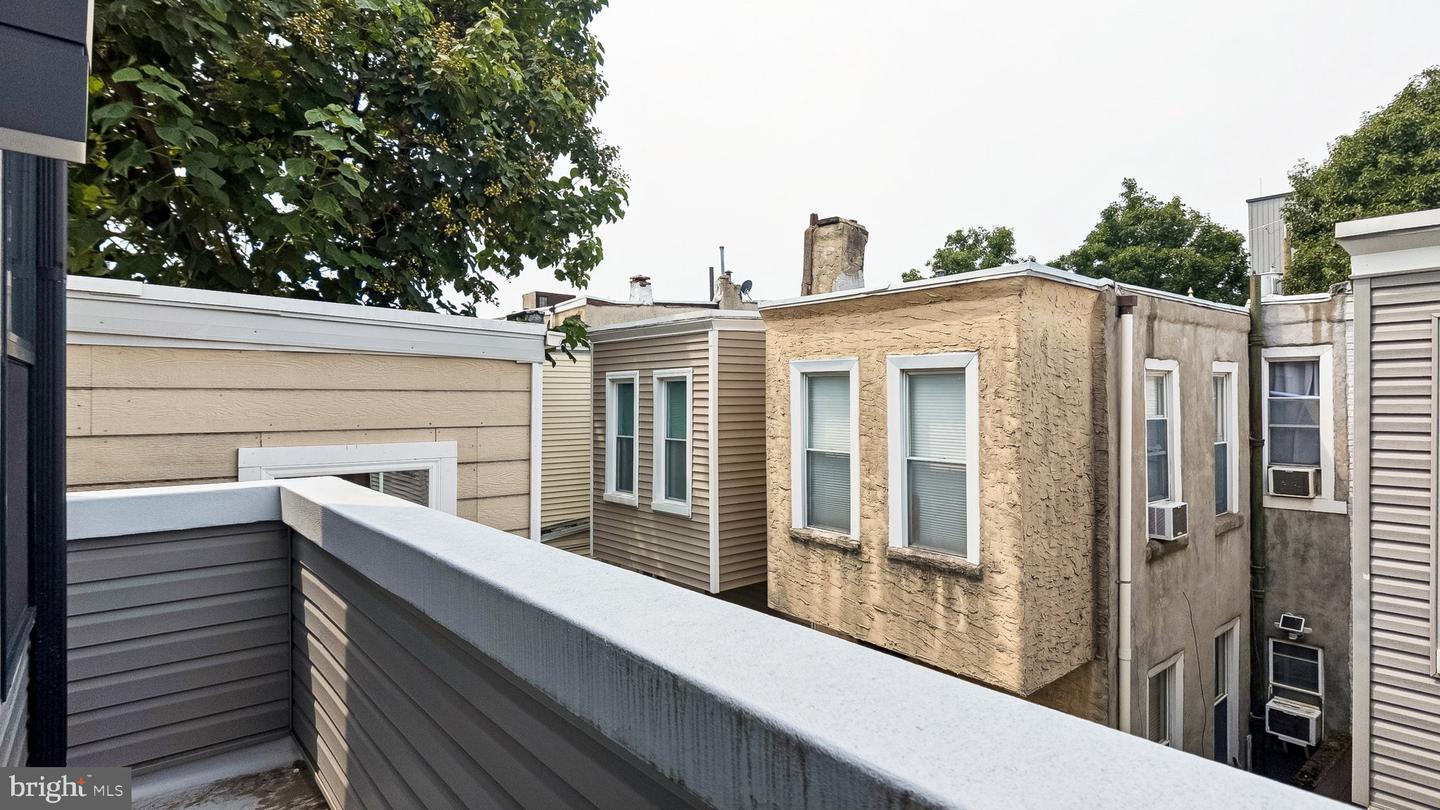 1764 Waterloo St Property Photo 18