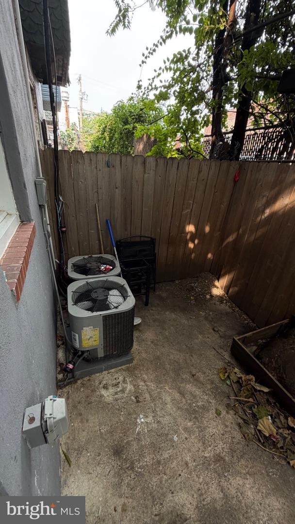 1133 W Tioga St Property Photo 2