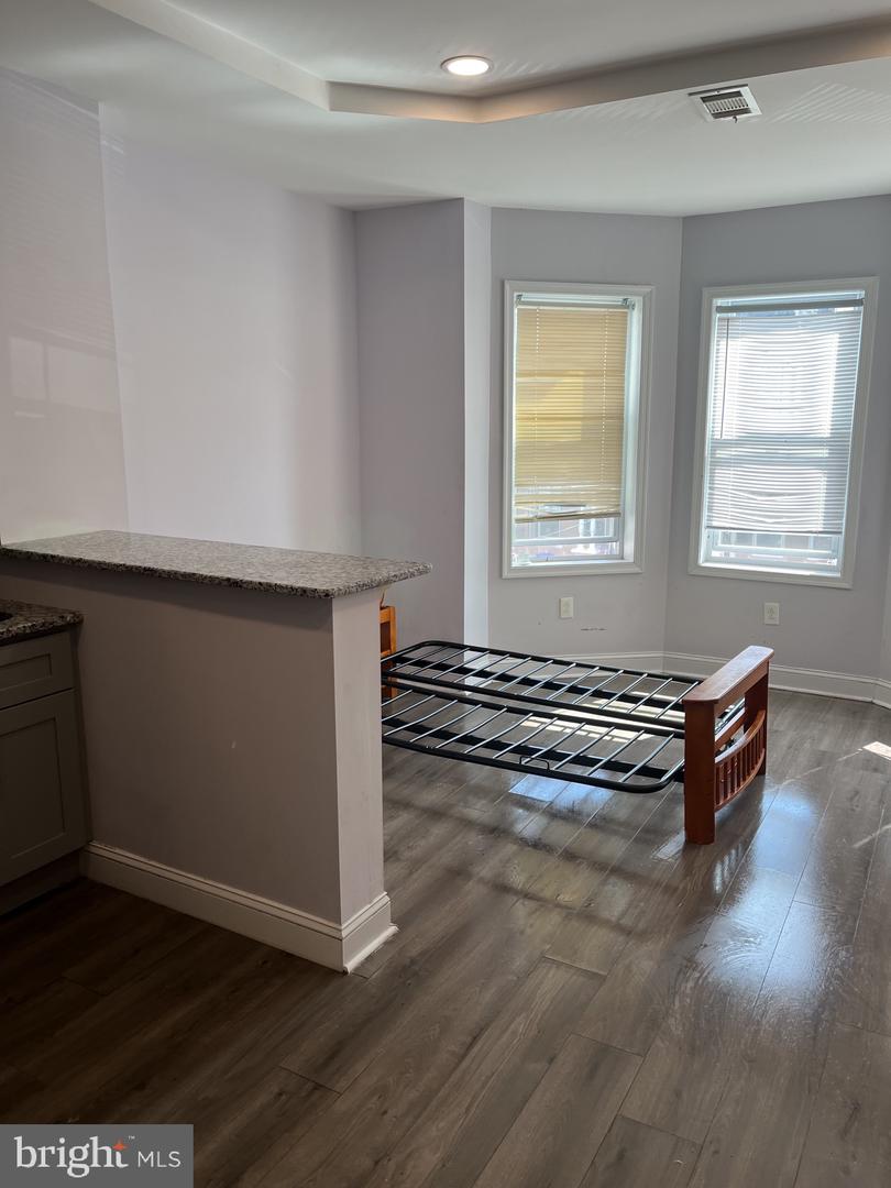 1133 W Tioga St Property Photo 7