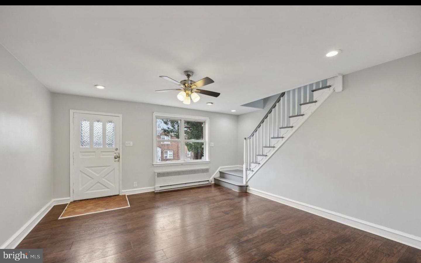 1434 Creston St Property Photo 2
