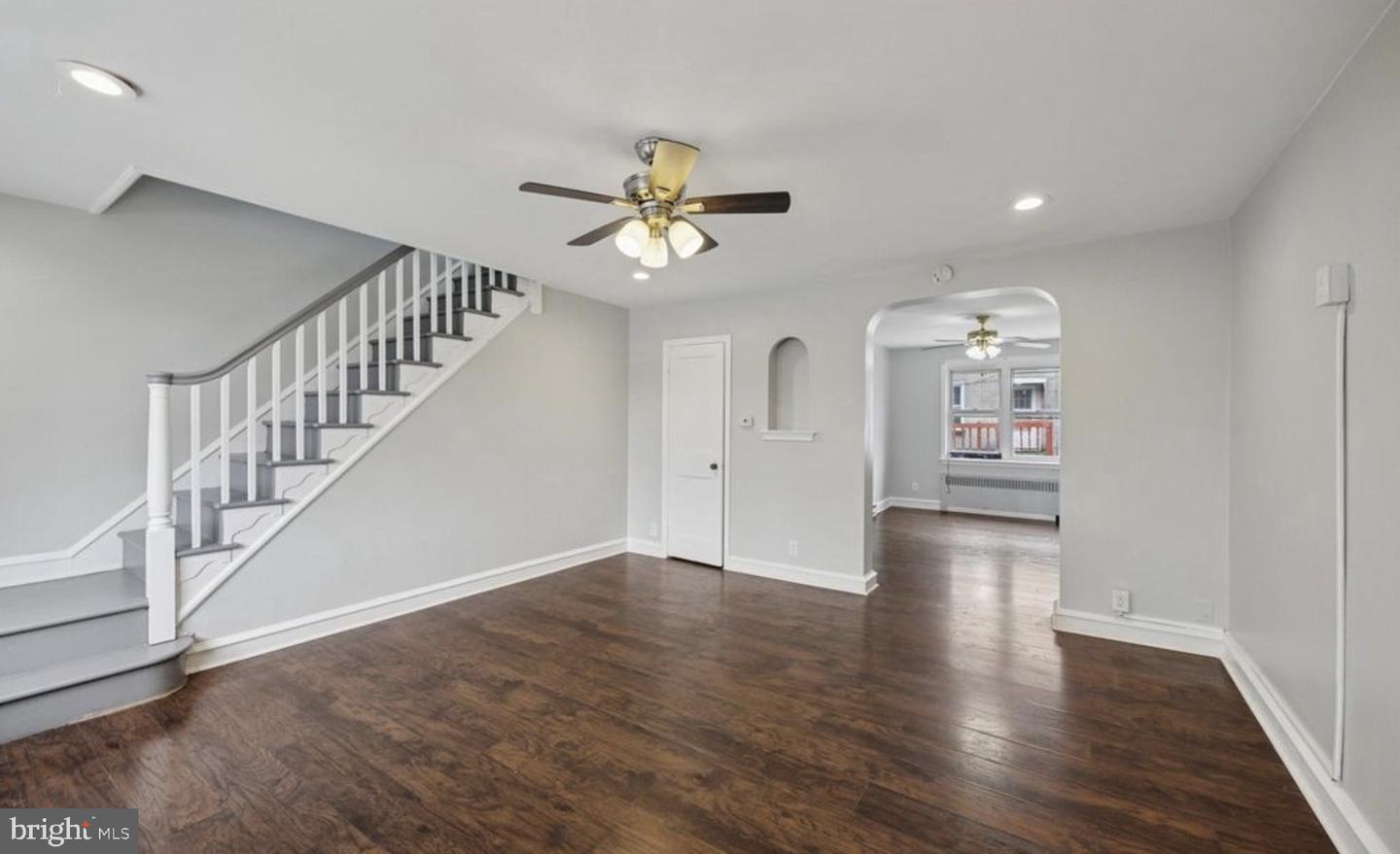 1434 Creston St Property Photo 3