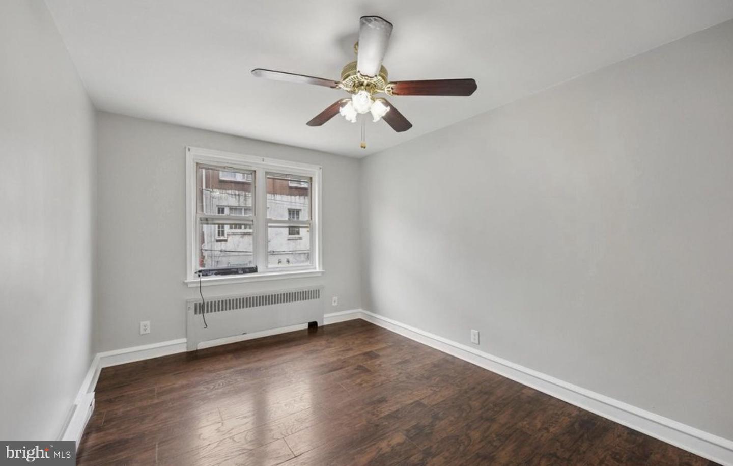 1434 Creston St Property Photo 4