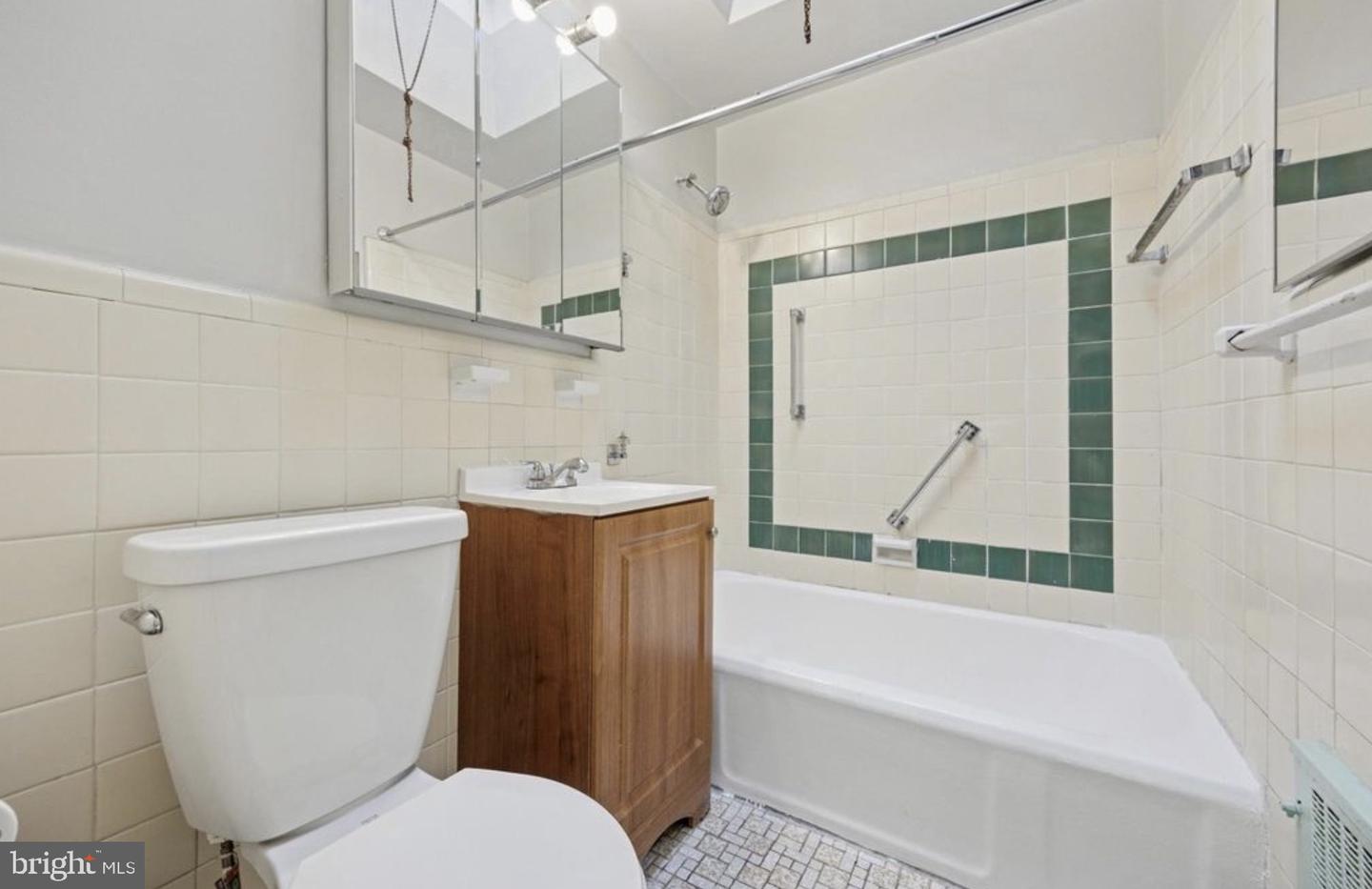1434 Creston St Property Photo 8
