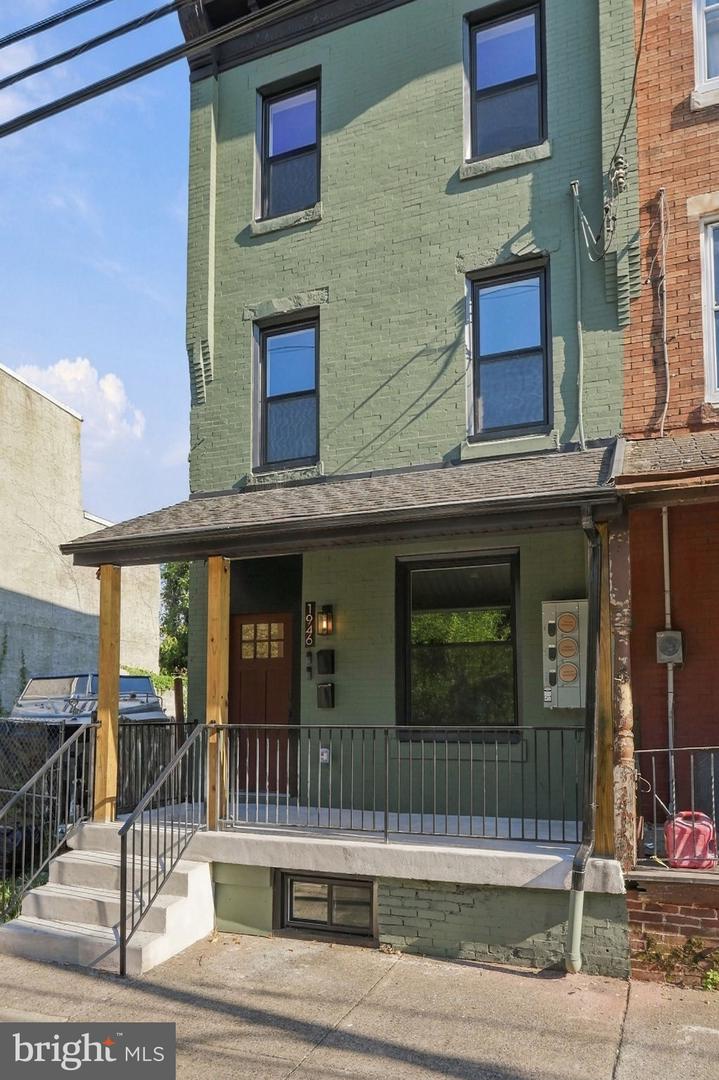 1946 ROWAN ST Property Photo 1