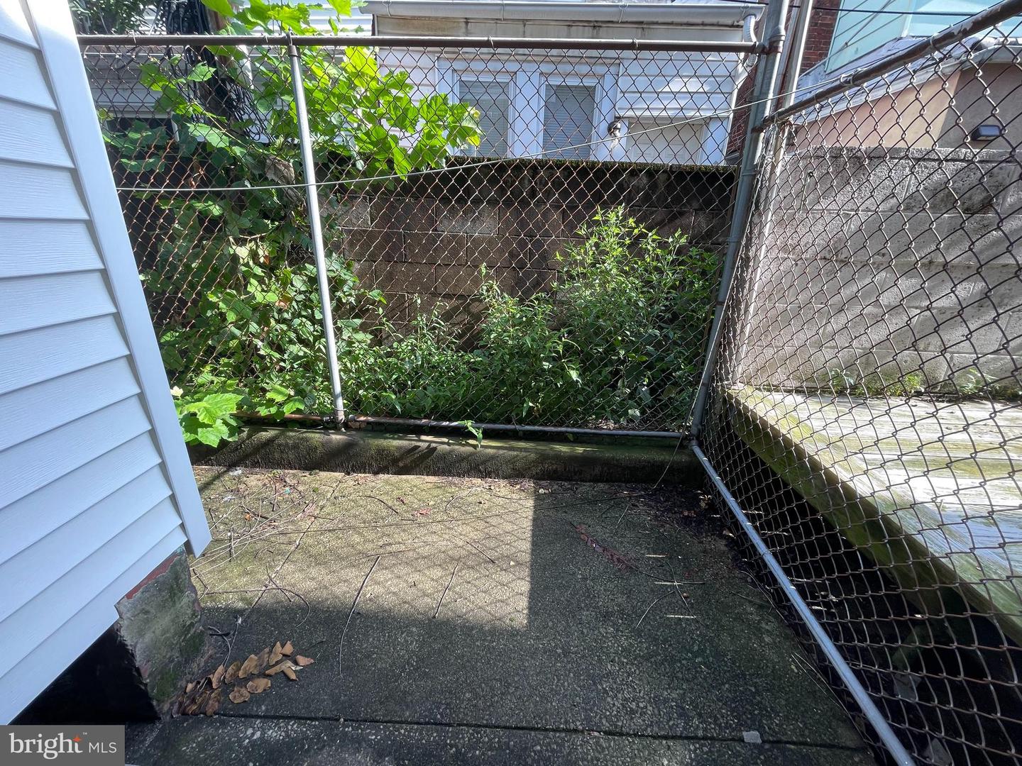 331 Roseberry St Property Photo 16