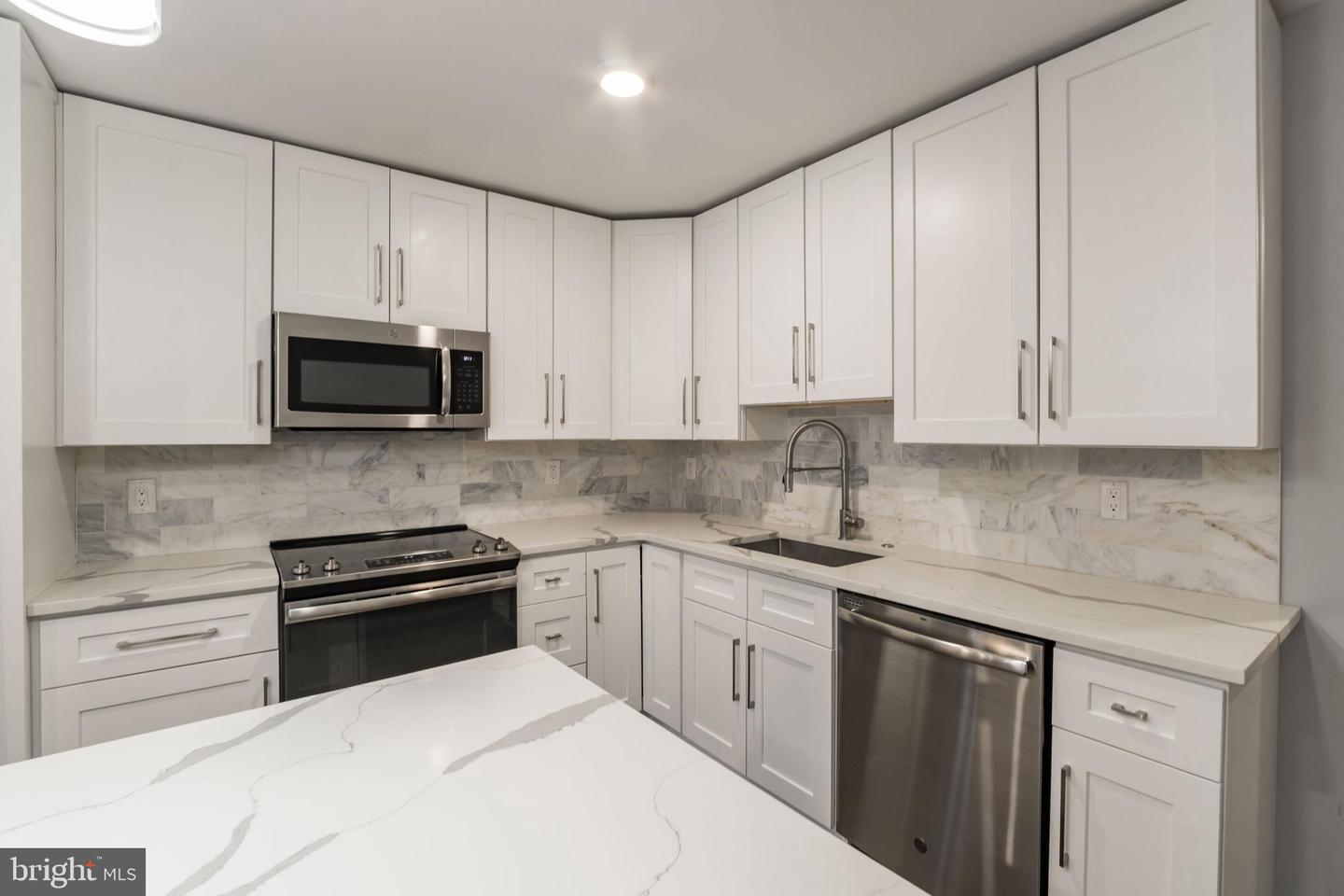 751 N 20th St #unit 4 Property Photo 6