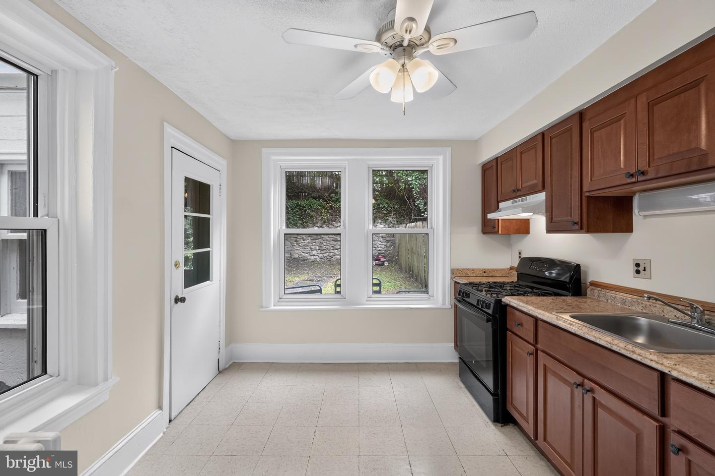3787 Cresson St Property Photo 10