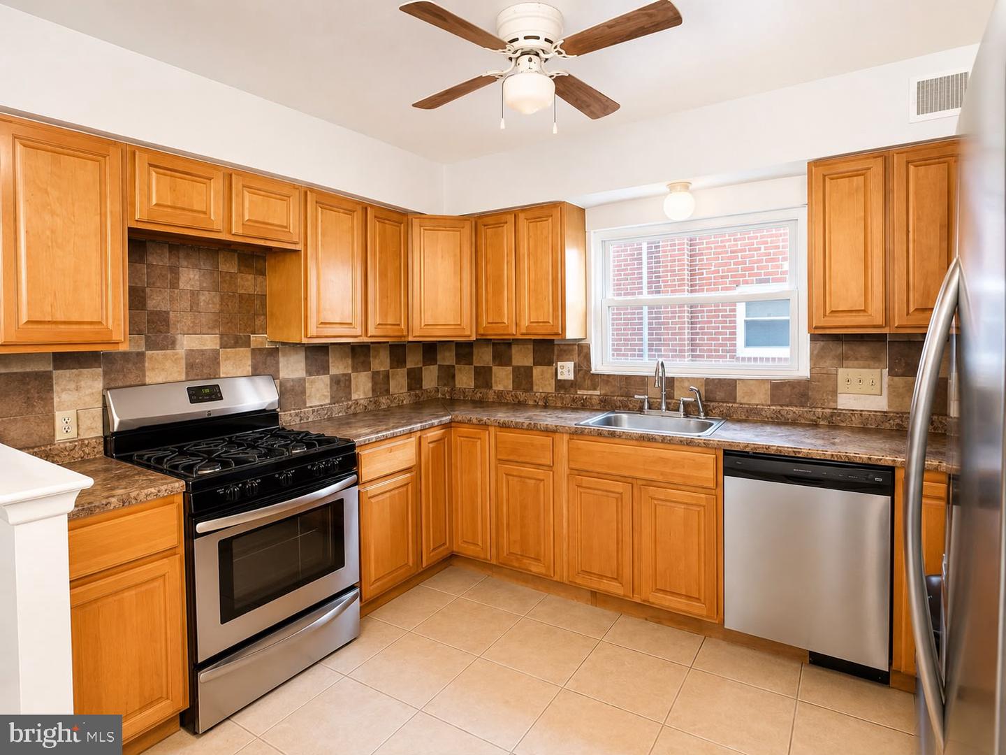 2119 Hoffnagle St Property Photo 4