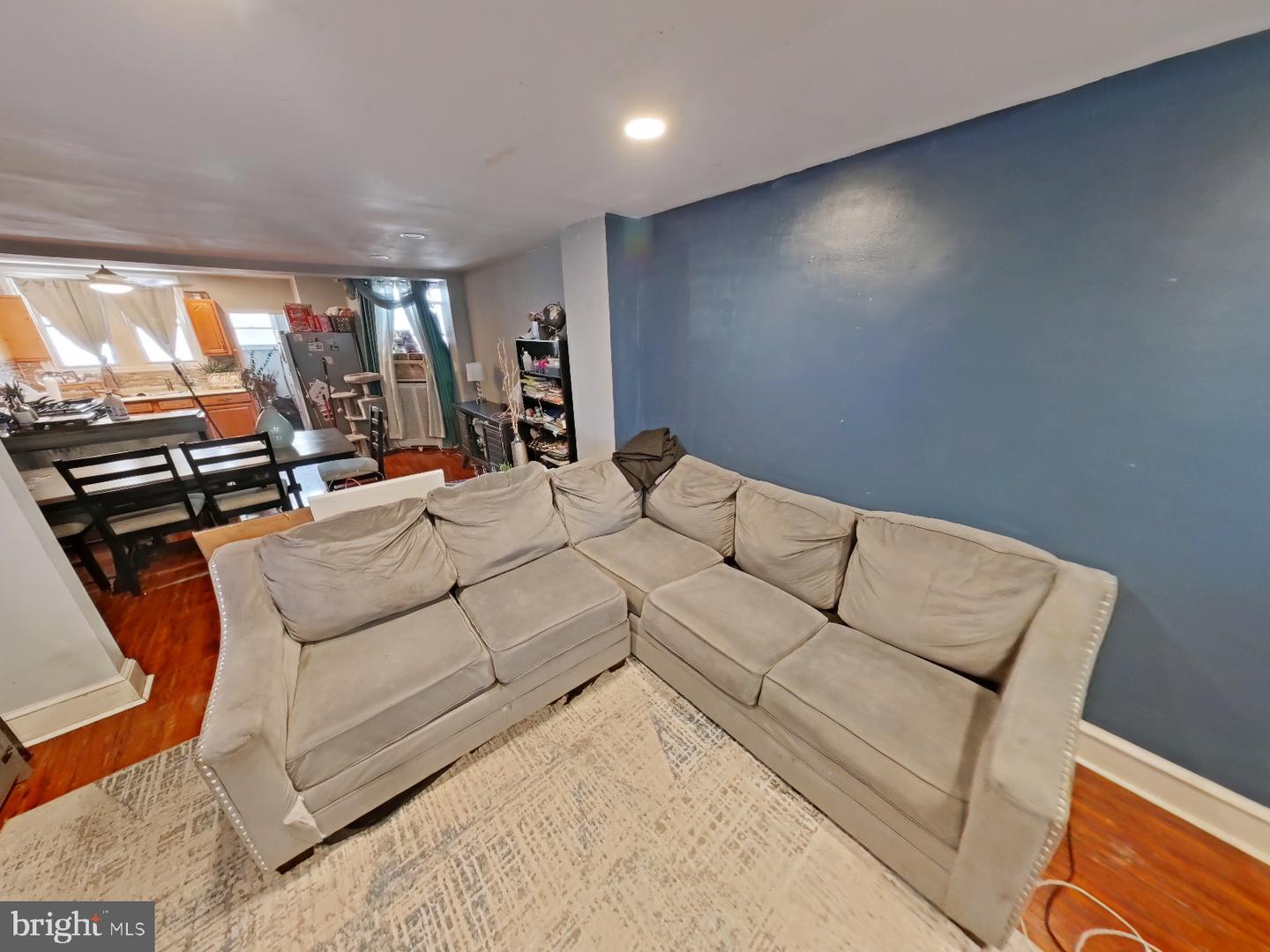 1825 Elston St Property Photo 4