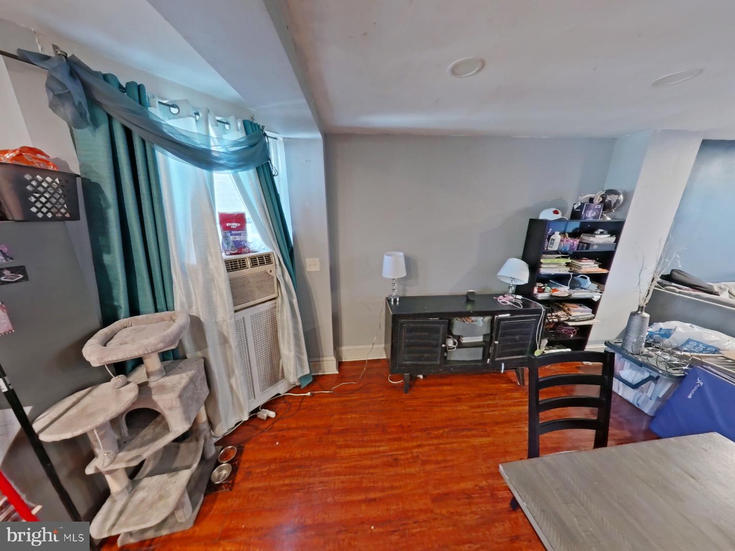 1825 Elston St Property Photo 7