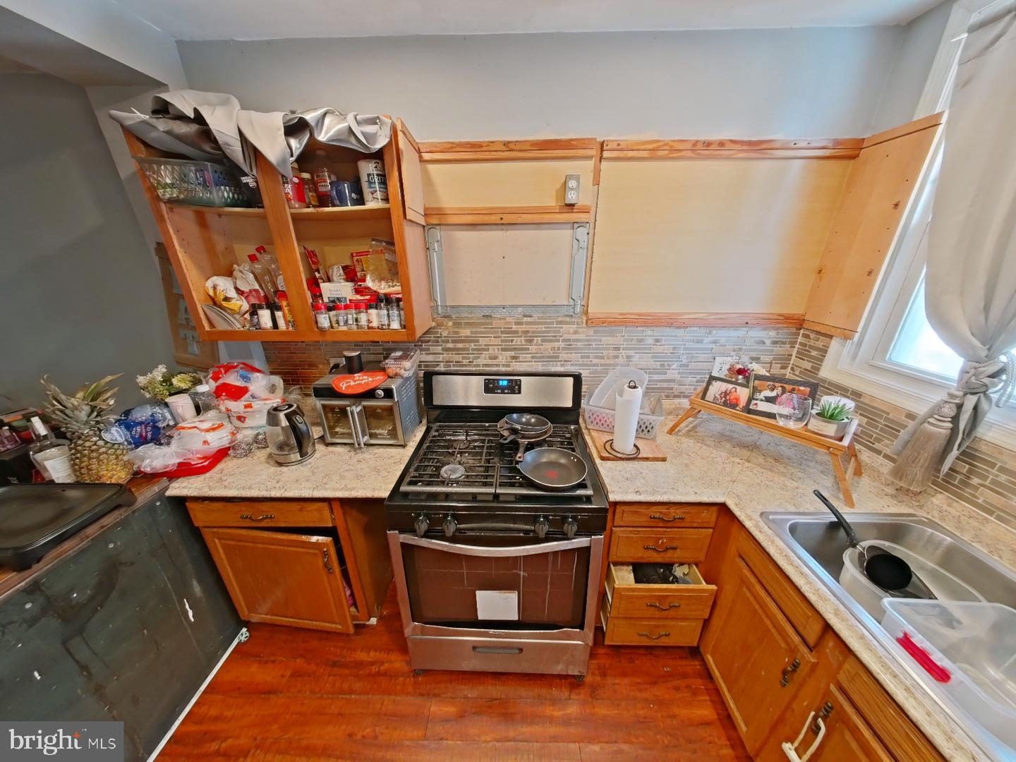 1825 Elston St Property Photo 9