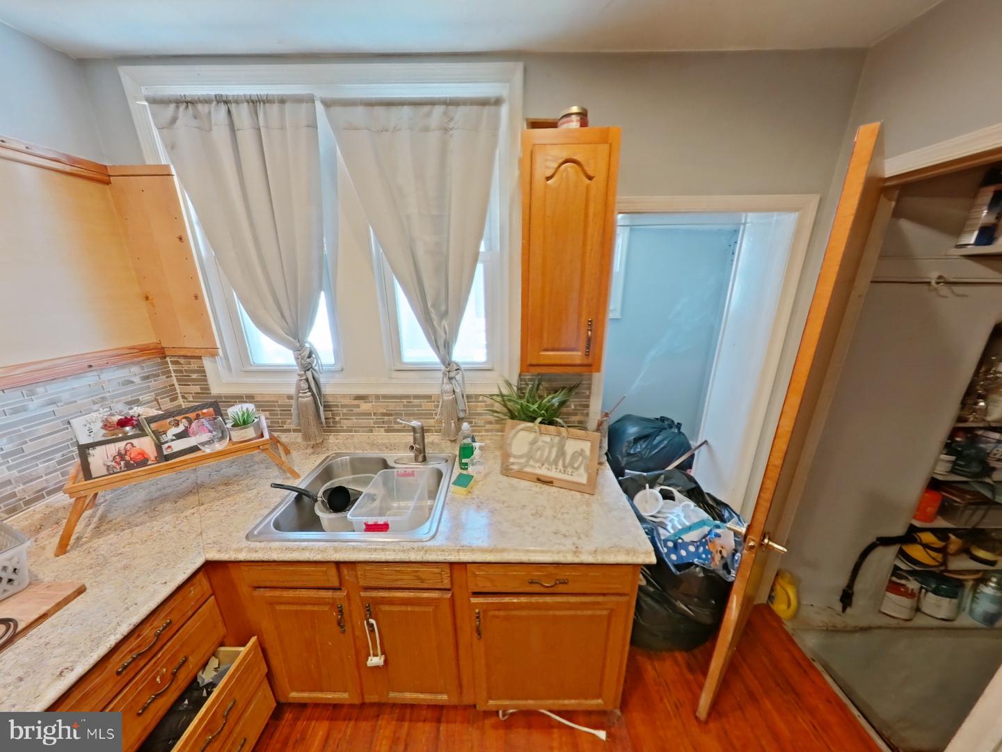 1825 Elston St Property Photo 10