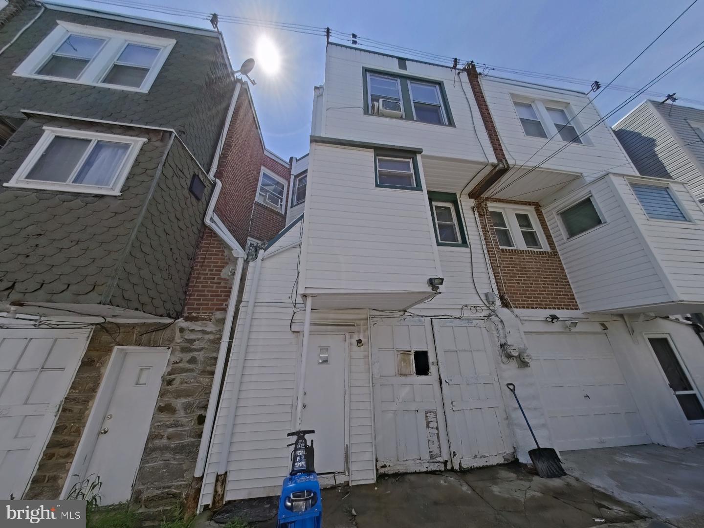 1825 Elston St Property Photo 17