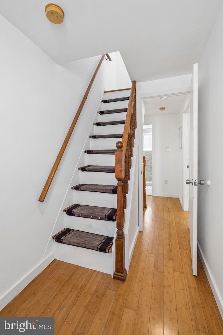 930 League St Property Photo 24