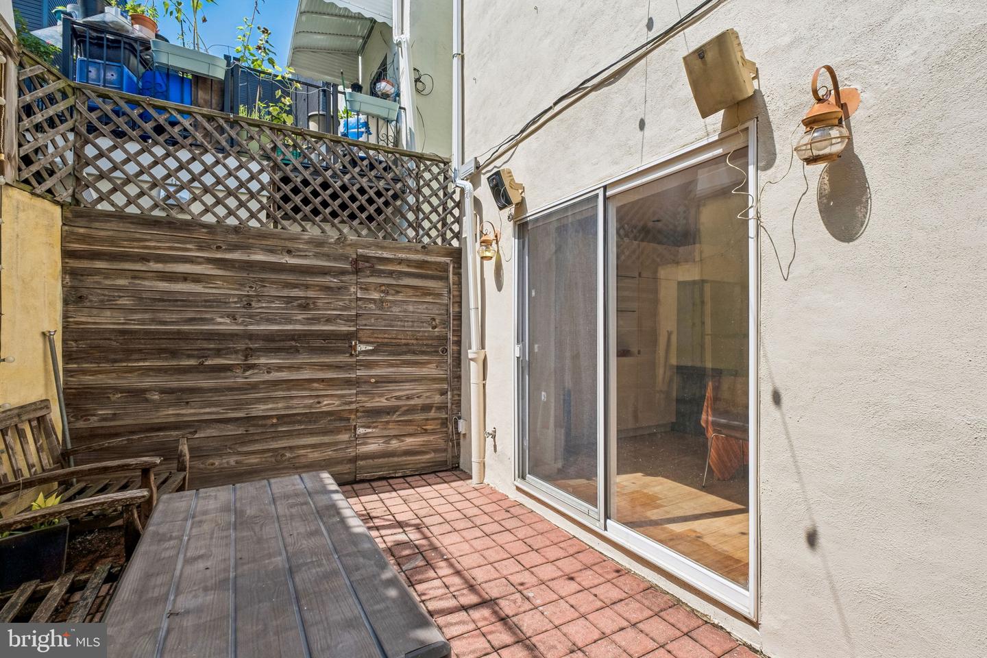 930 League St Property Photo 30