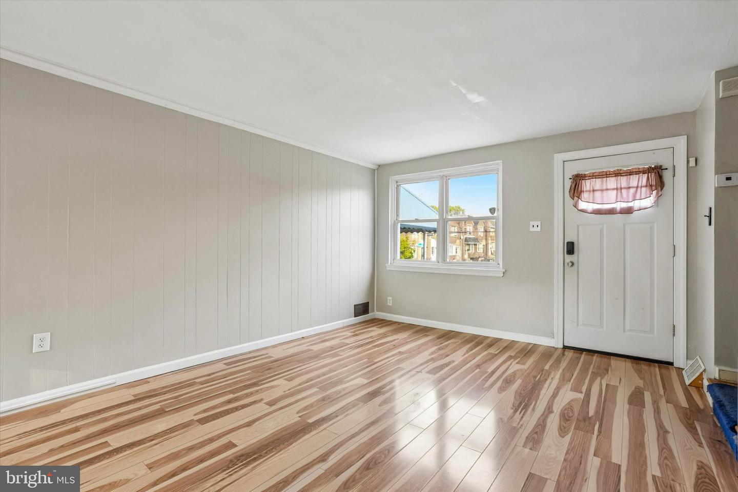 5954 Newtown Ave Property Photo 3