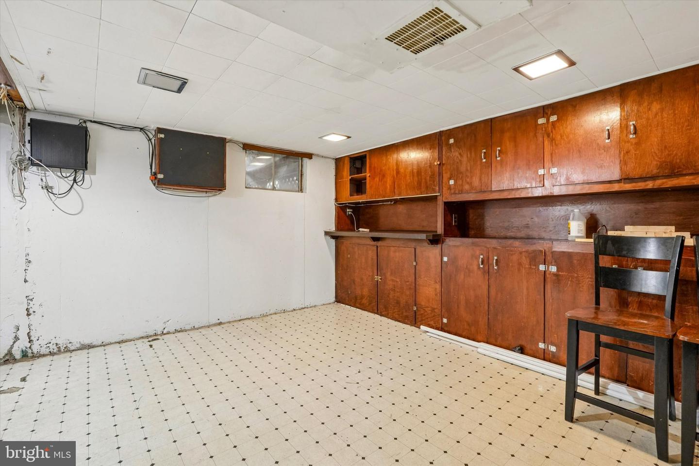 5954 Newtown Ave Property Photo 9