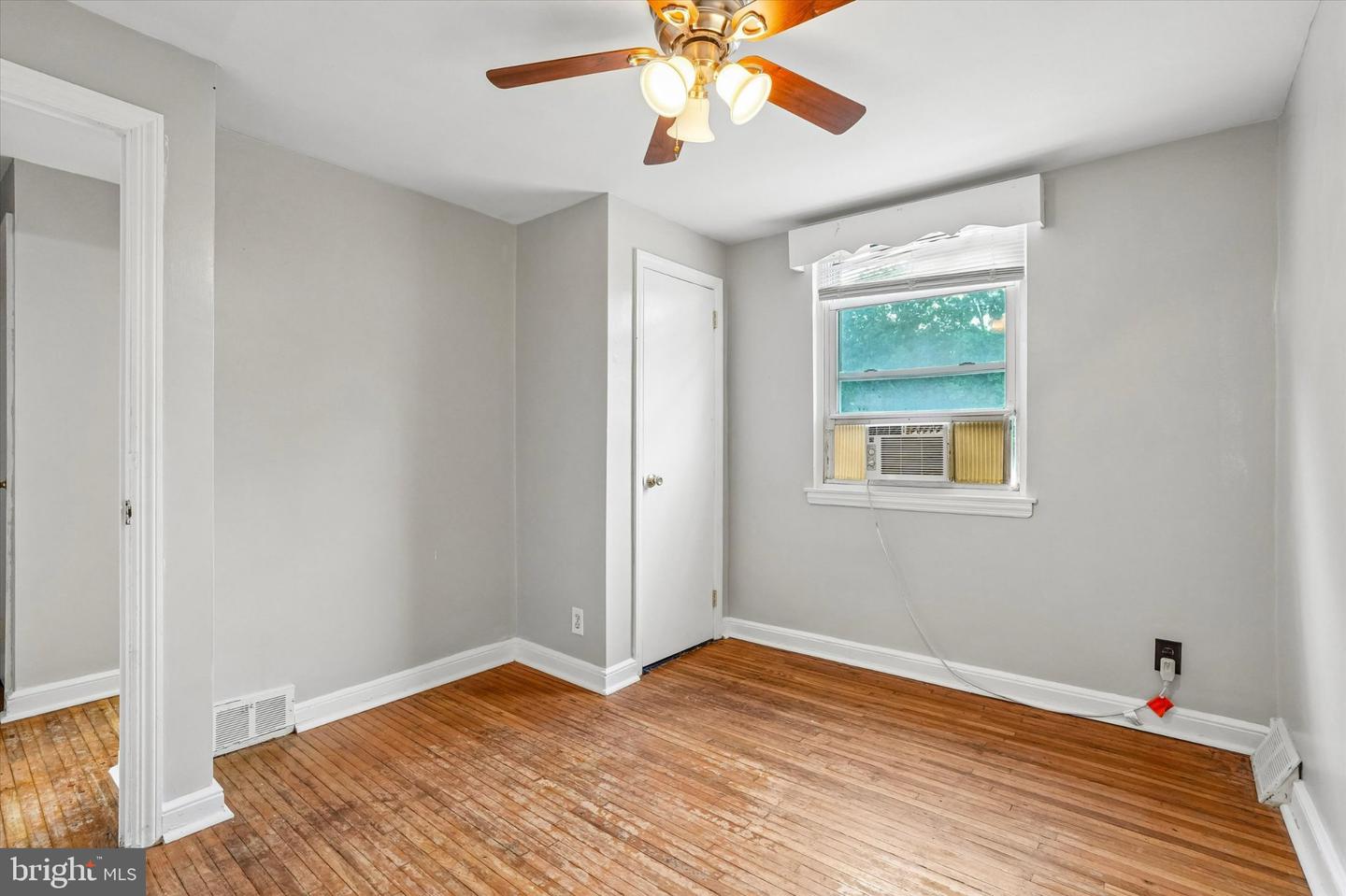 5954 Newtown Ave Property Photo 11