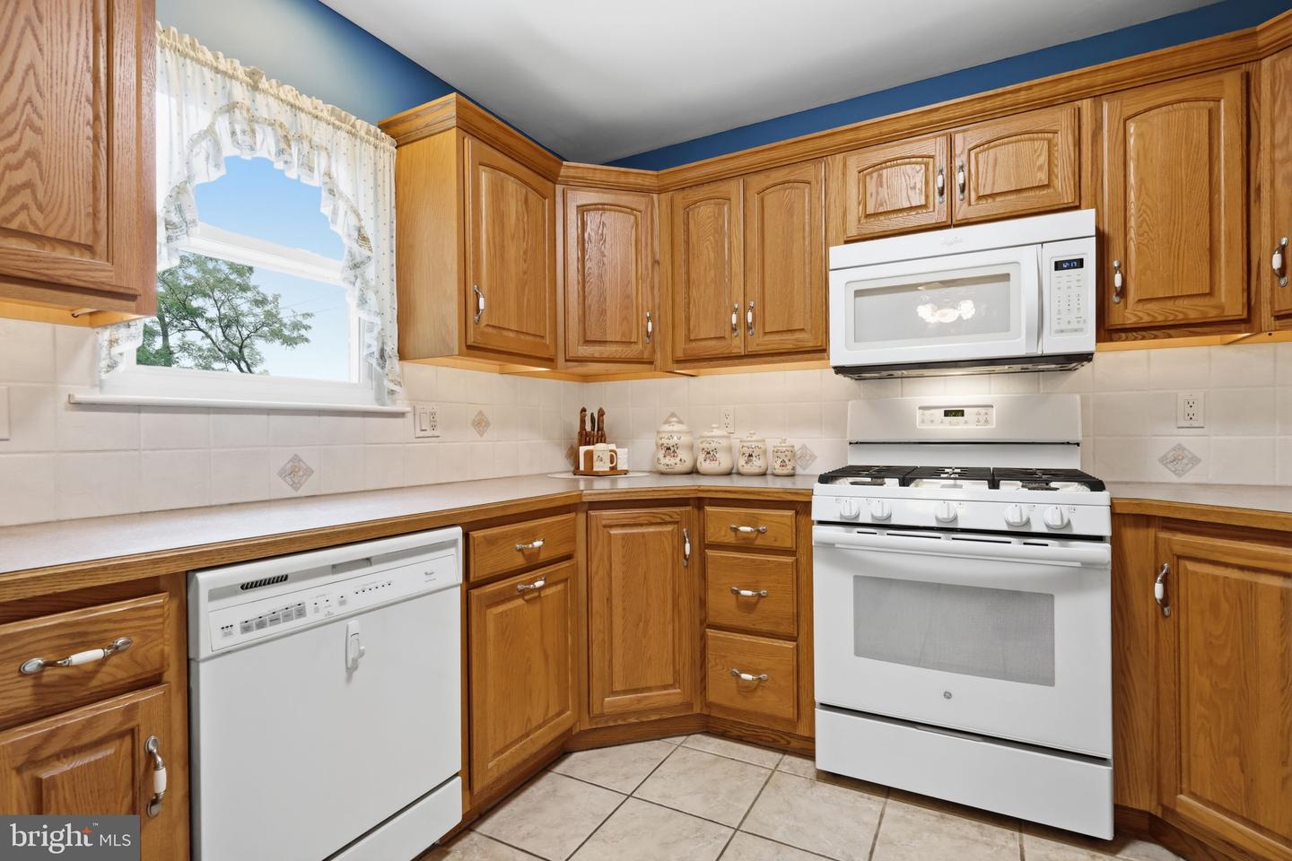 10925 Lockart Rd Property Photo 8