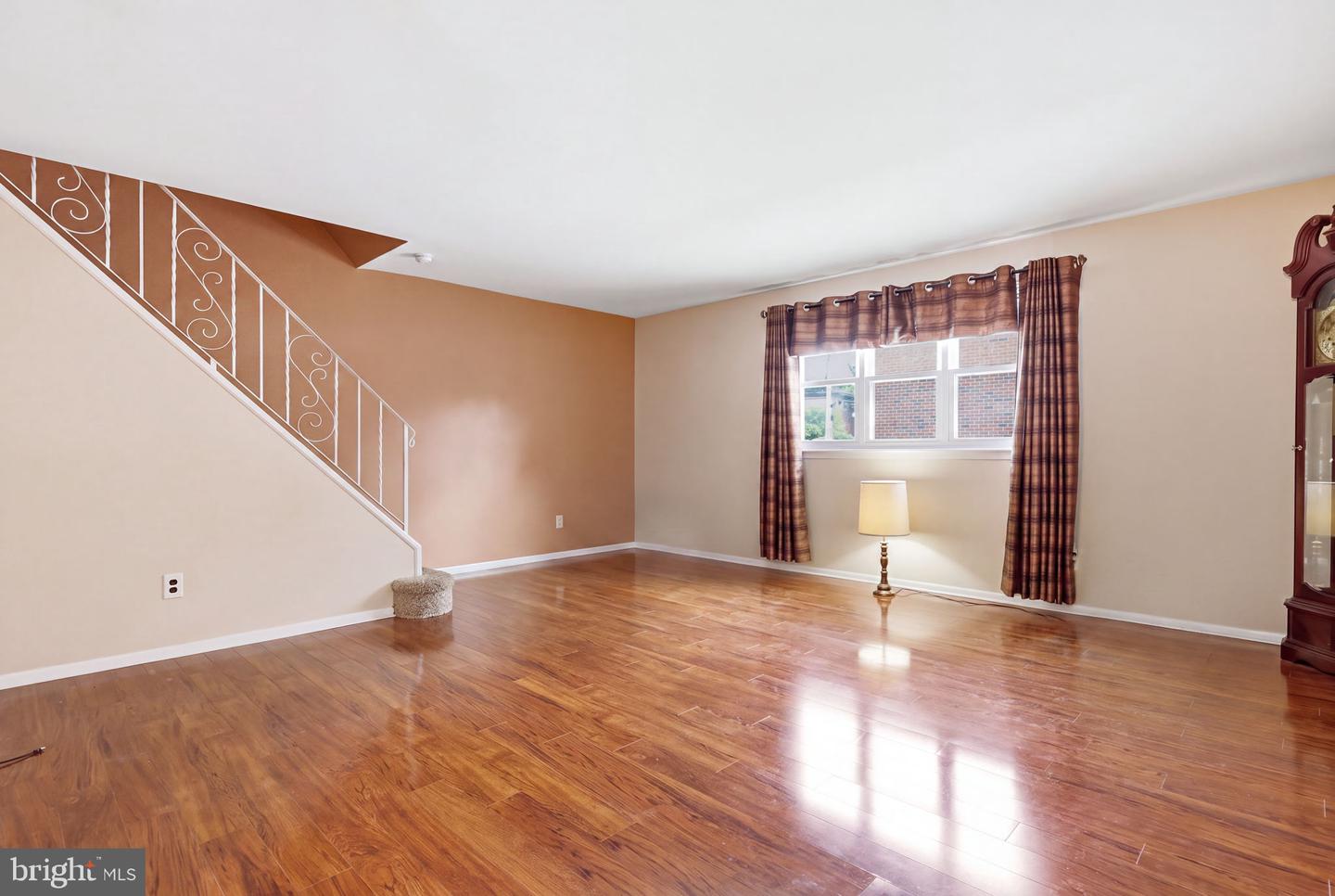 10925 Lockart Rd Property Photo 11