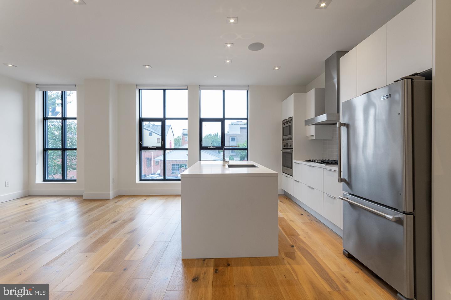 240 N 2nd St #unit 2w Property Photo 4