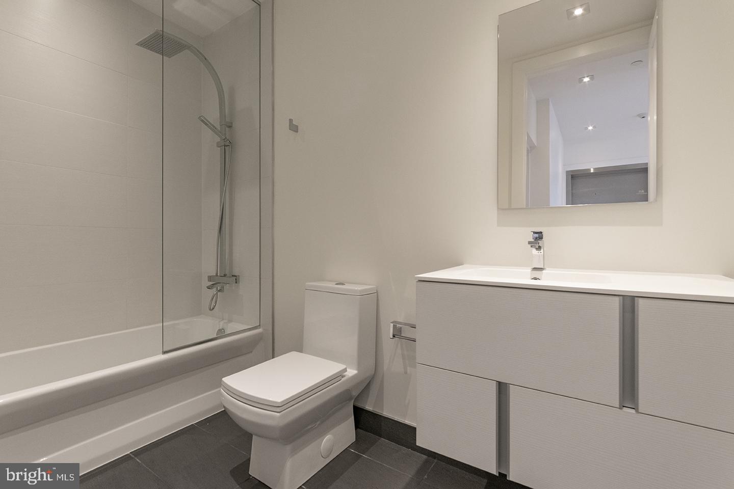 240 N 2nd St #unit 2w Property Photo 6