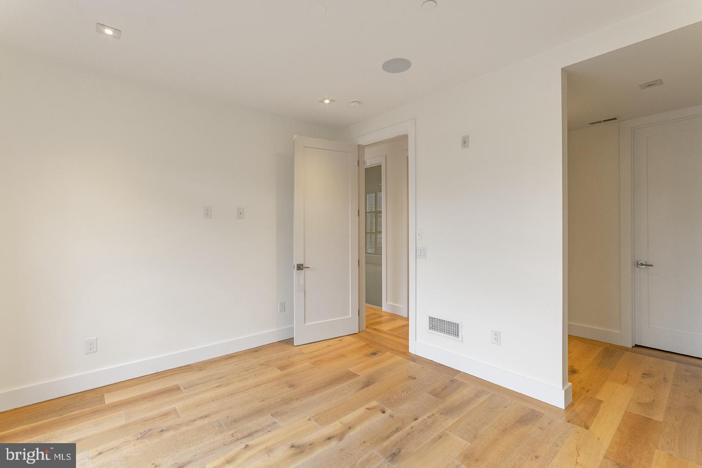 240 N 2nd St #unit 2w Property Photo 8