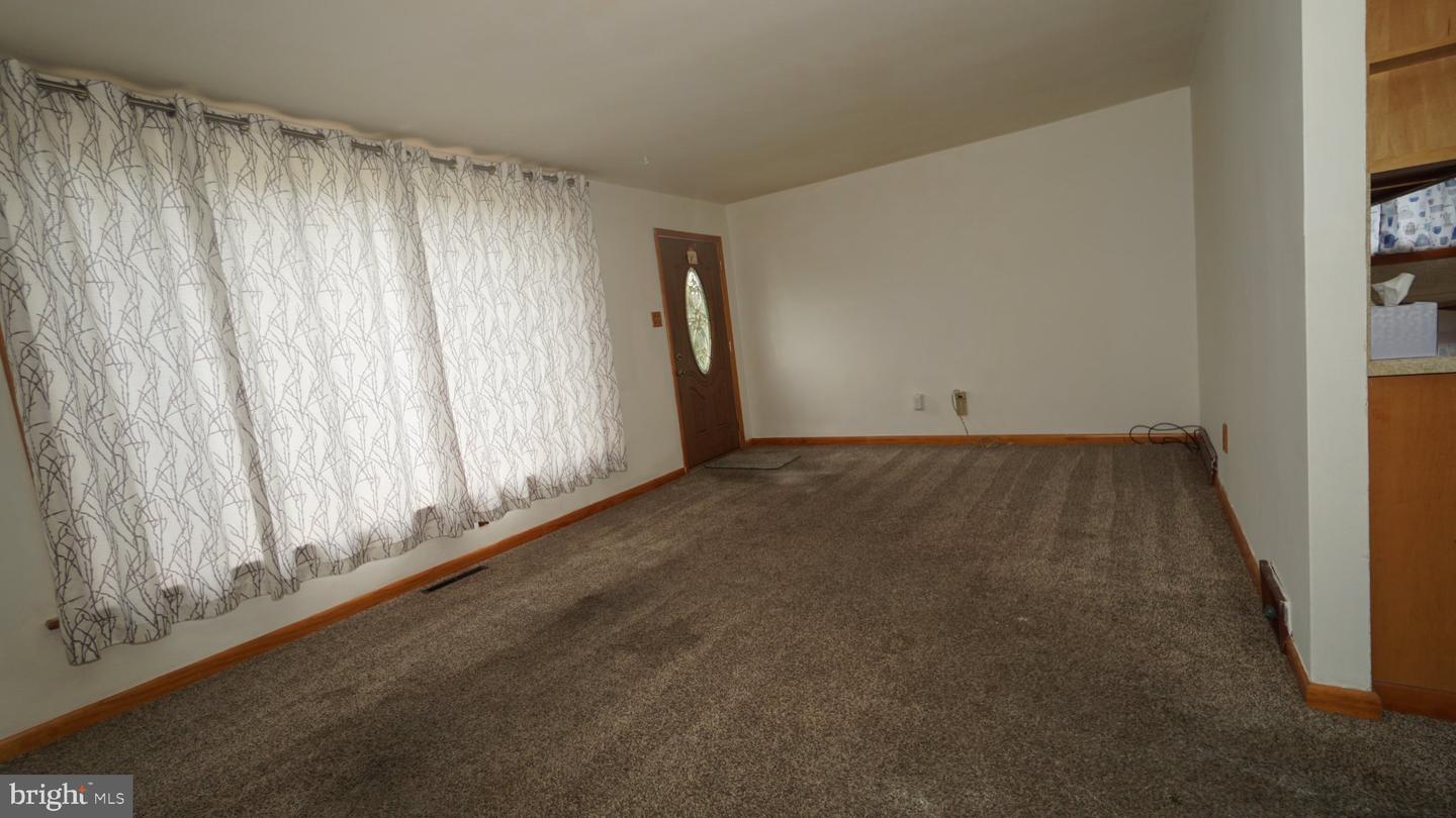 8520 Castor Ave Property Photo 3
