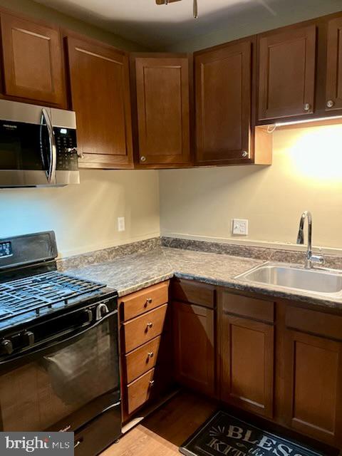 5426 Spruce St Property Photo 2