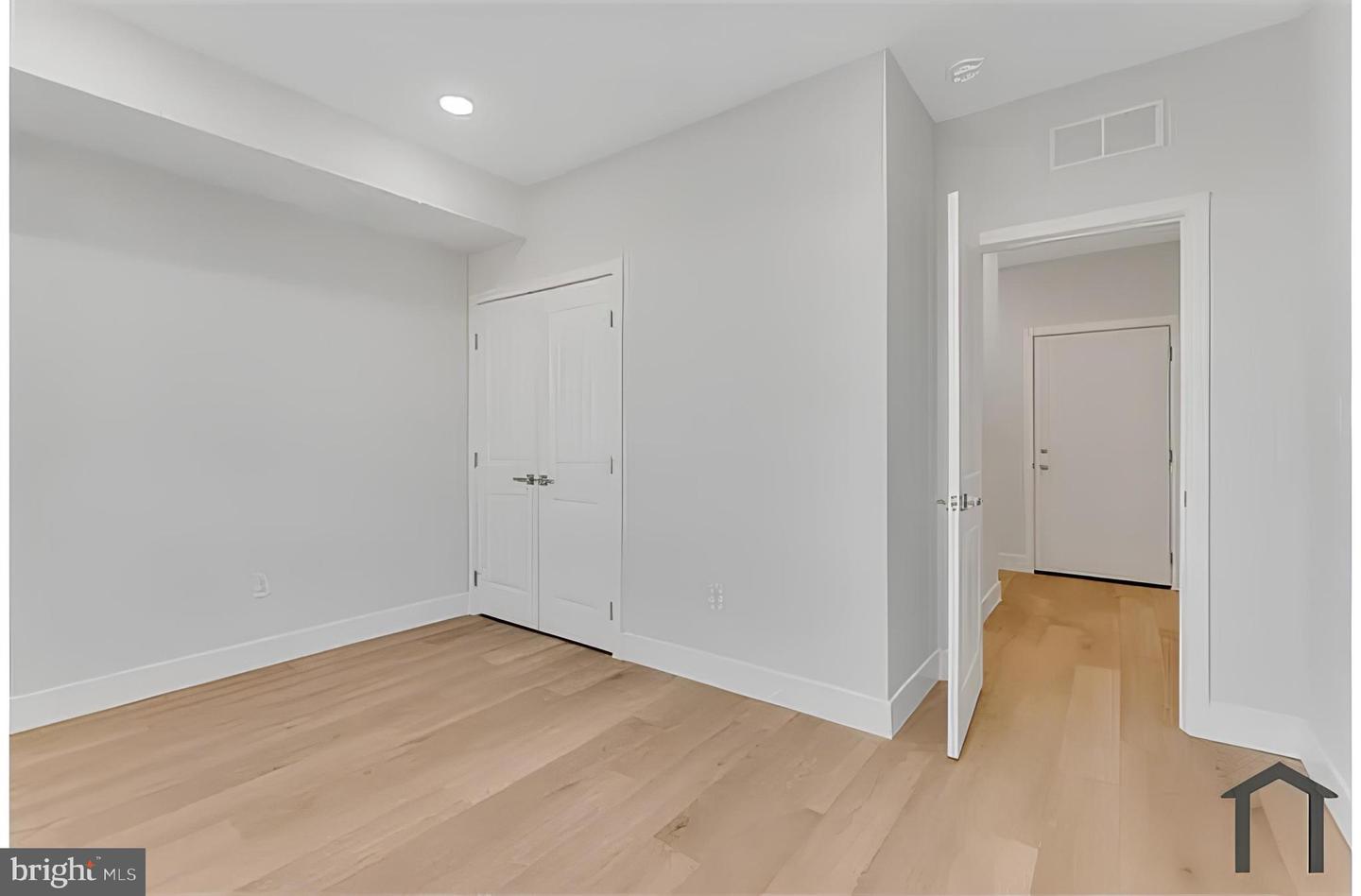 1229 W Hilton St #3 Property Photo 4