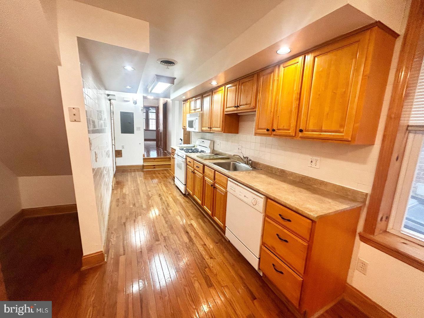 2635 W Girard Ave #2 Property Photo 2