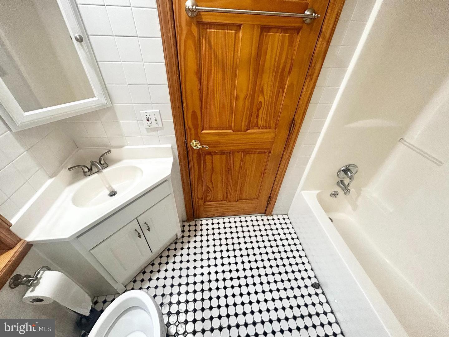 2635 W Girard Ave #2 Property Photo 7