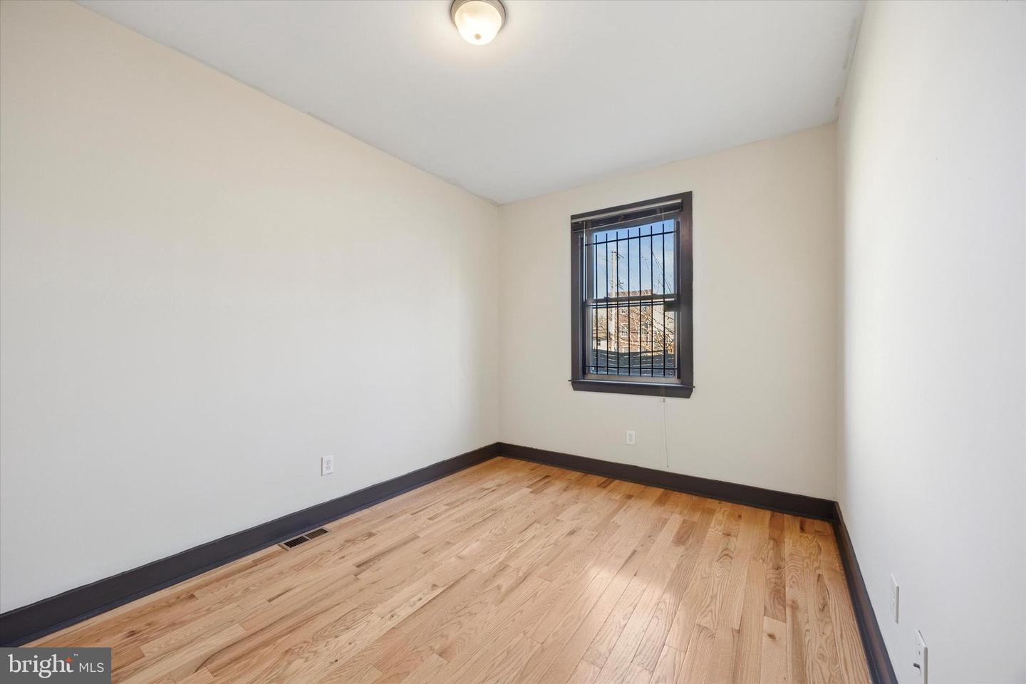 1709 Arlington St Property Photo 4
