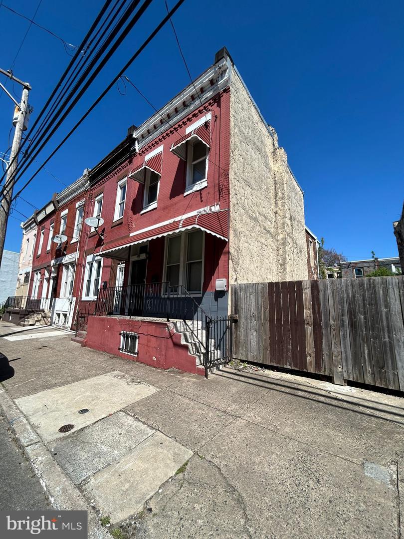 2225 N 17th St Property Photo 2