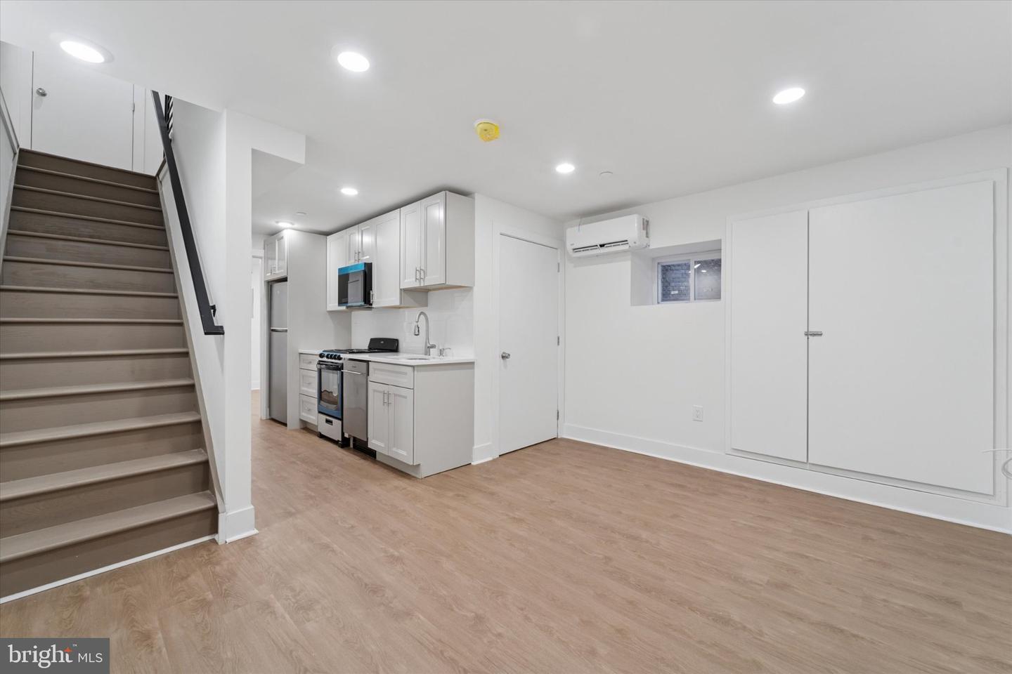 812 W Roosevelt Blvd Property Photo 1