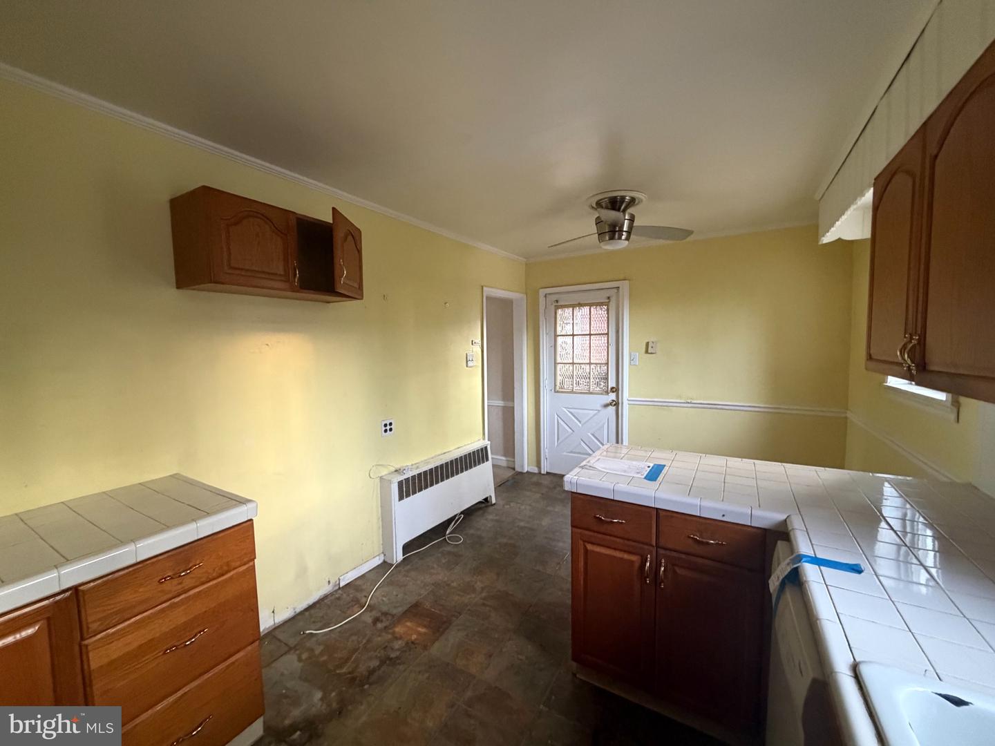 941 E Slocum St Property Photo 11