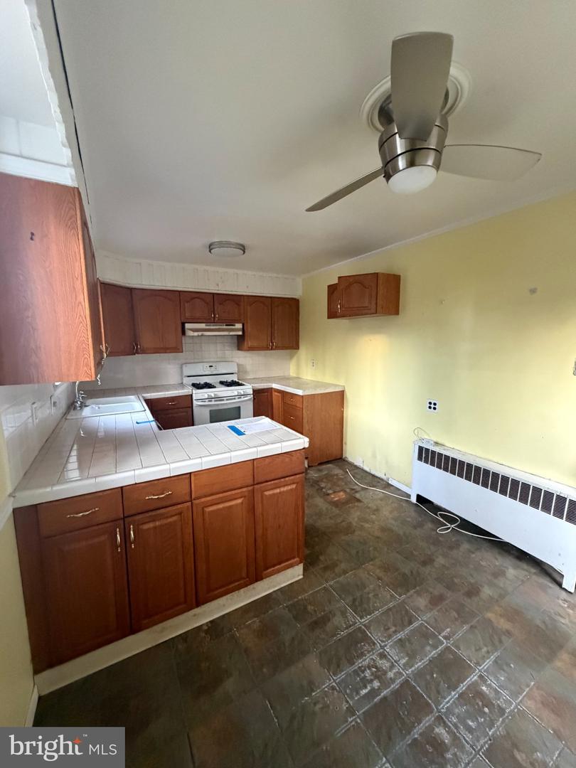 941 E Slocum St Property Photo 13