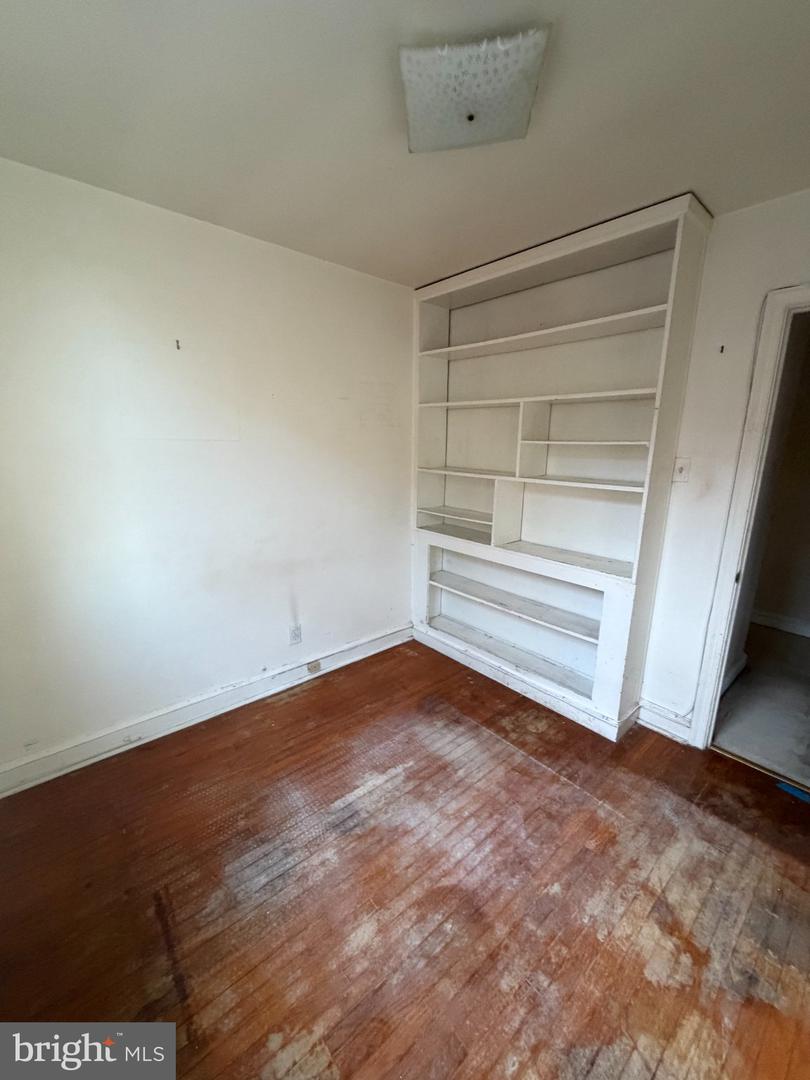 941 E Slocum St Property Photo 14