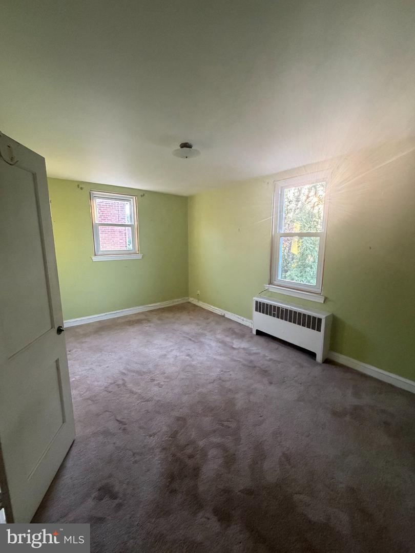 941 E Slocum St Property Photo 18