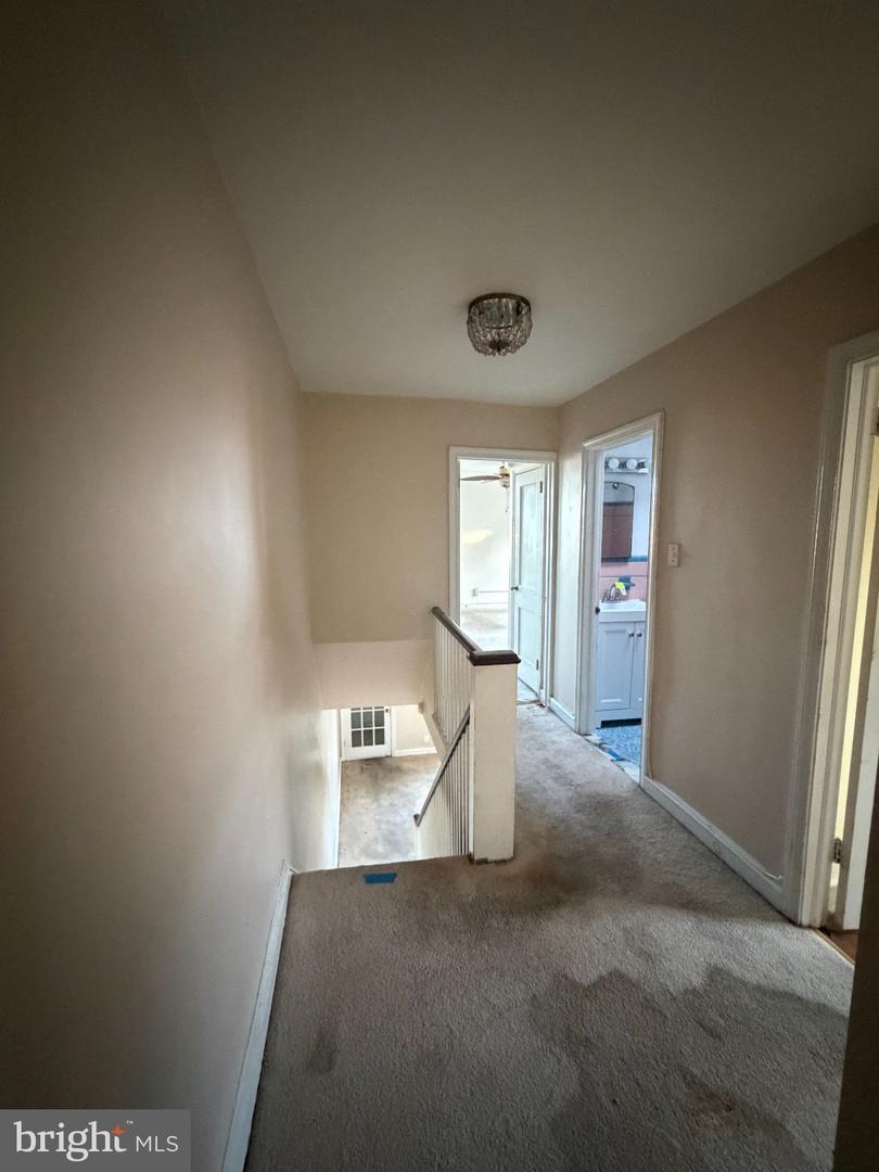 941 E Slocum St Property Photo 30