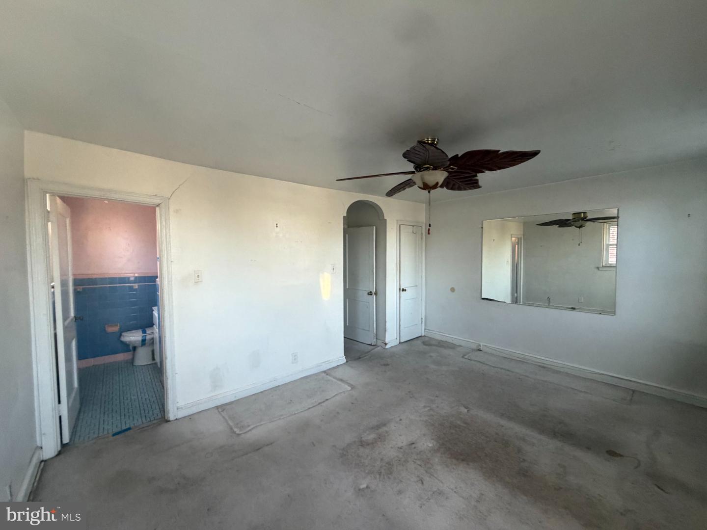 941 E Slocum St Property Photo 32