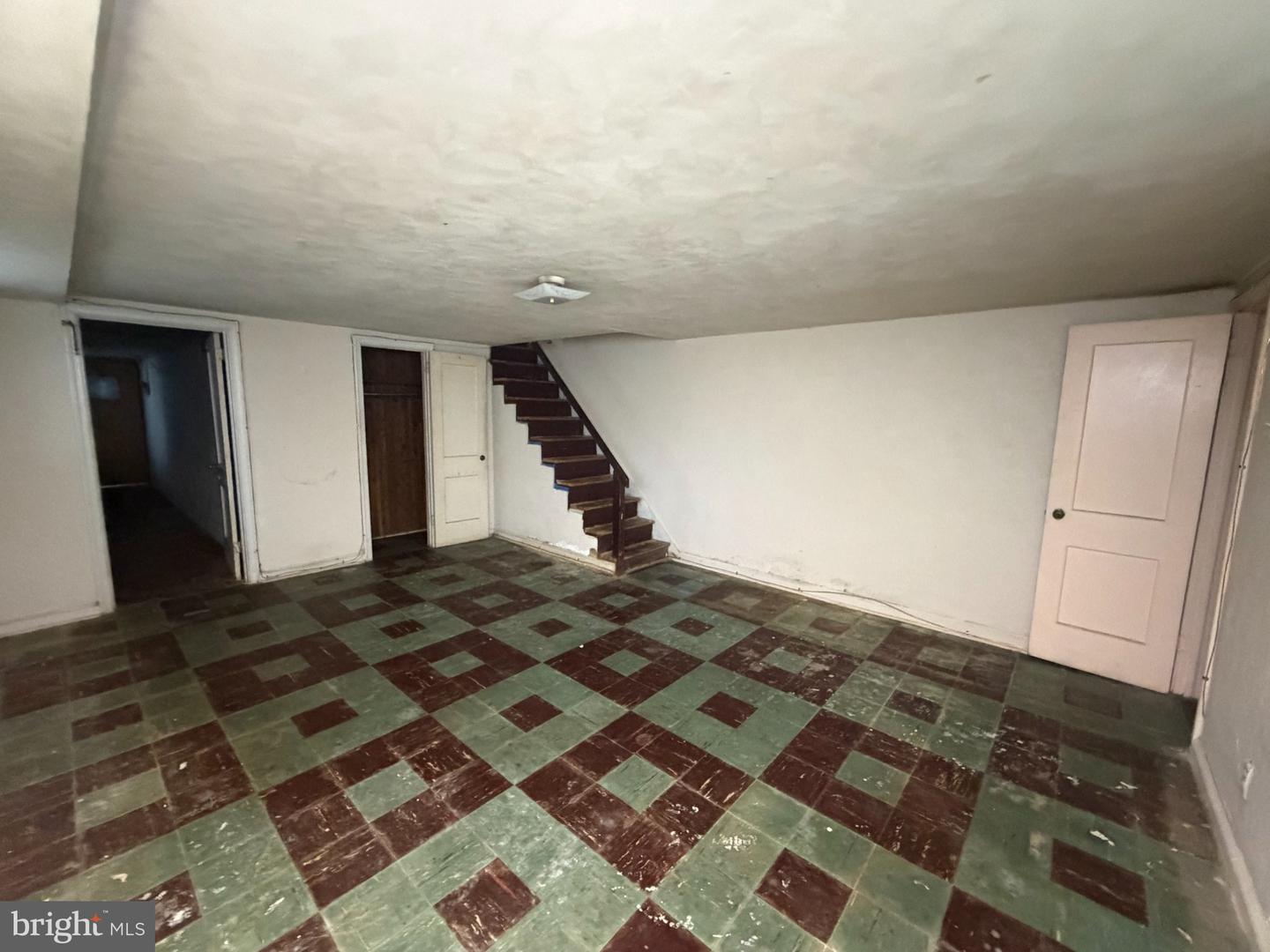 941 E Slocum St Property Photo 36