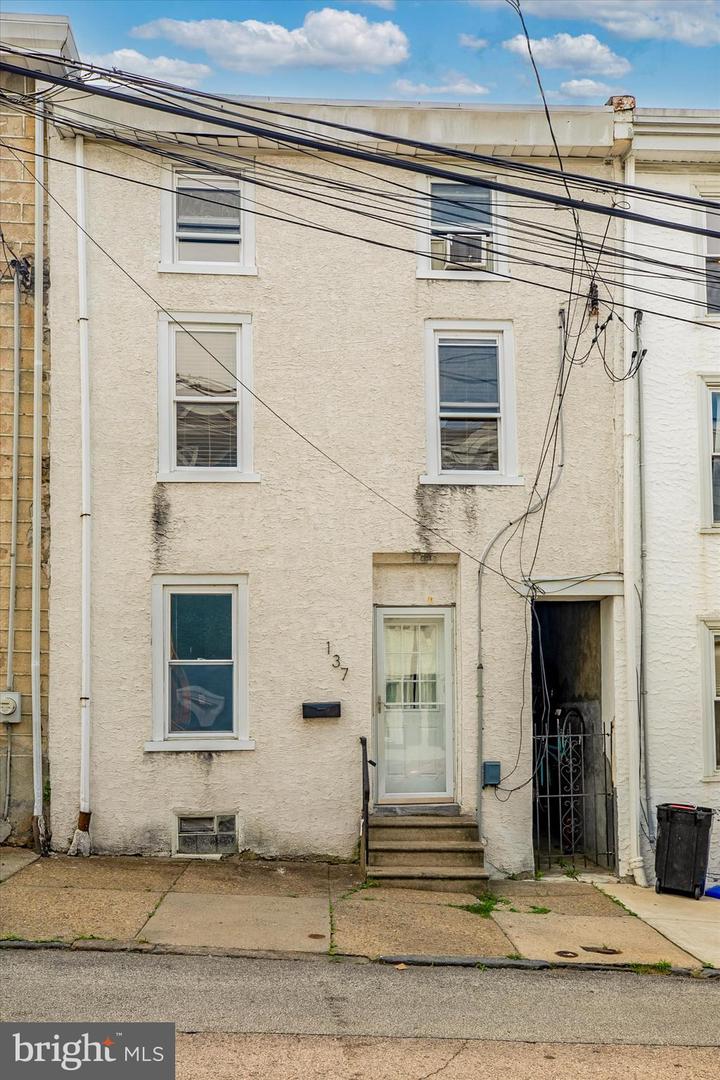 137 East St Property Photo 1