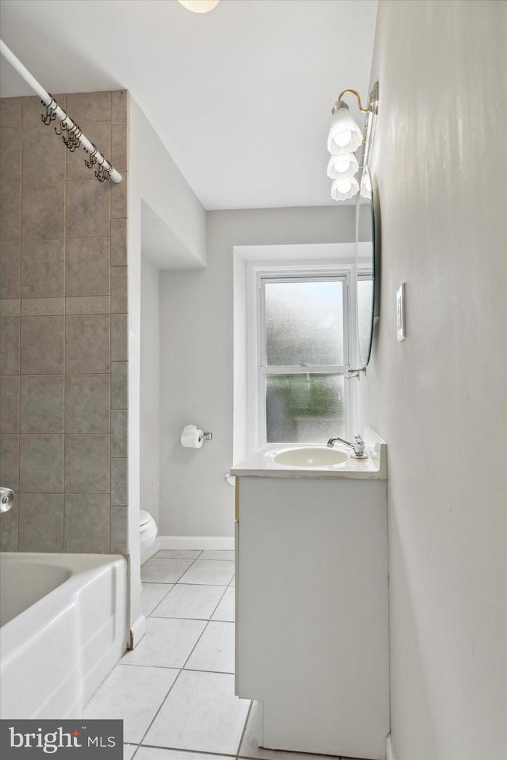 137 East St Property Photo 6