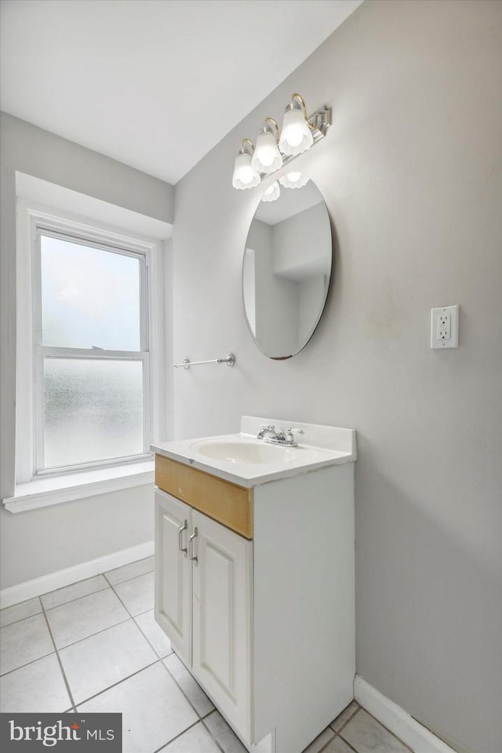 137 East St Property Photo 16