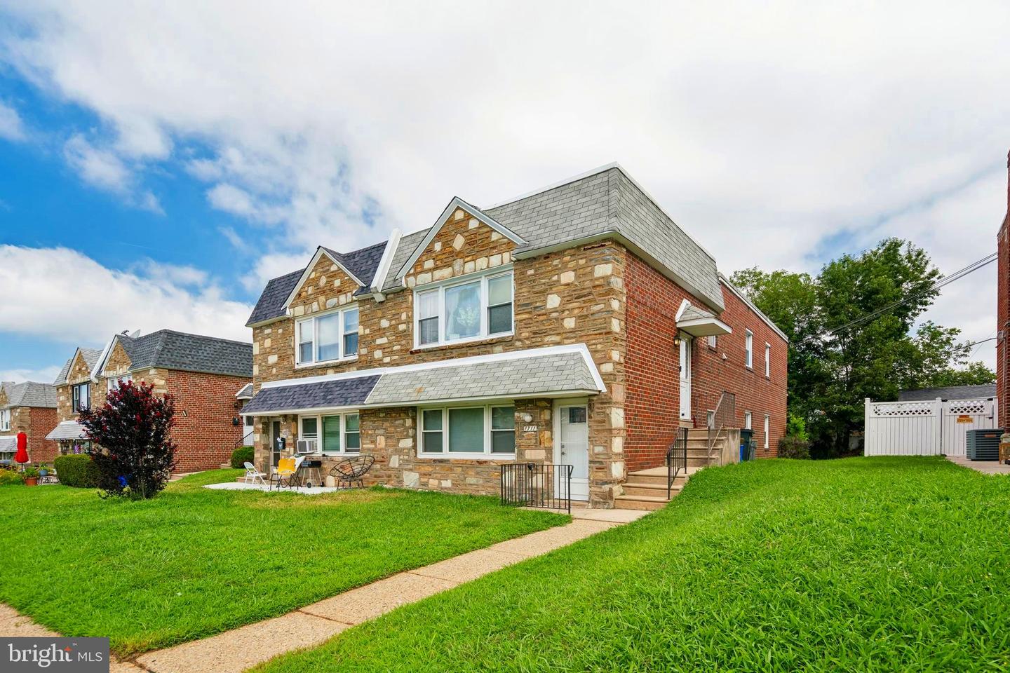 1711 Loney St Property Photo 2