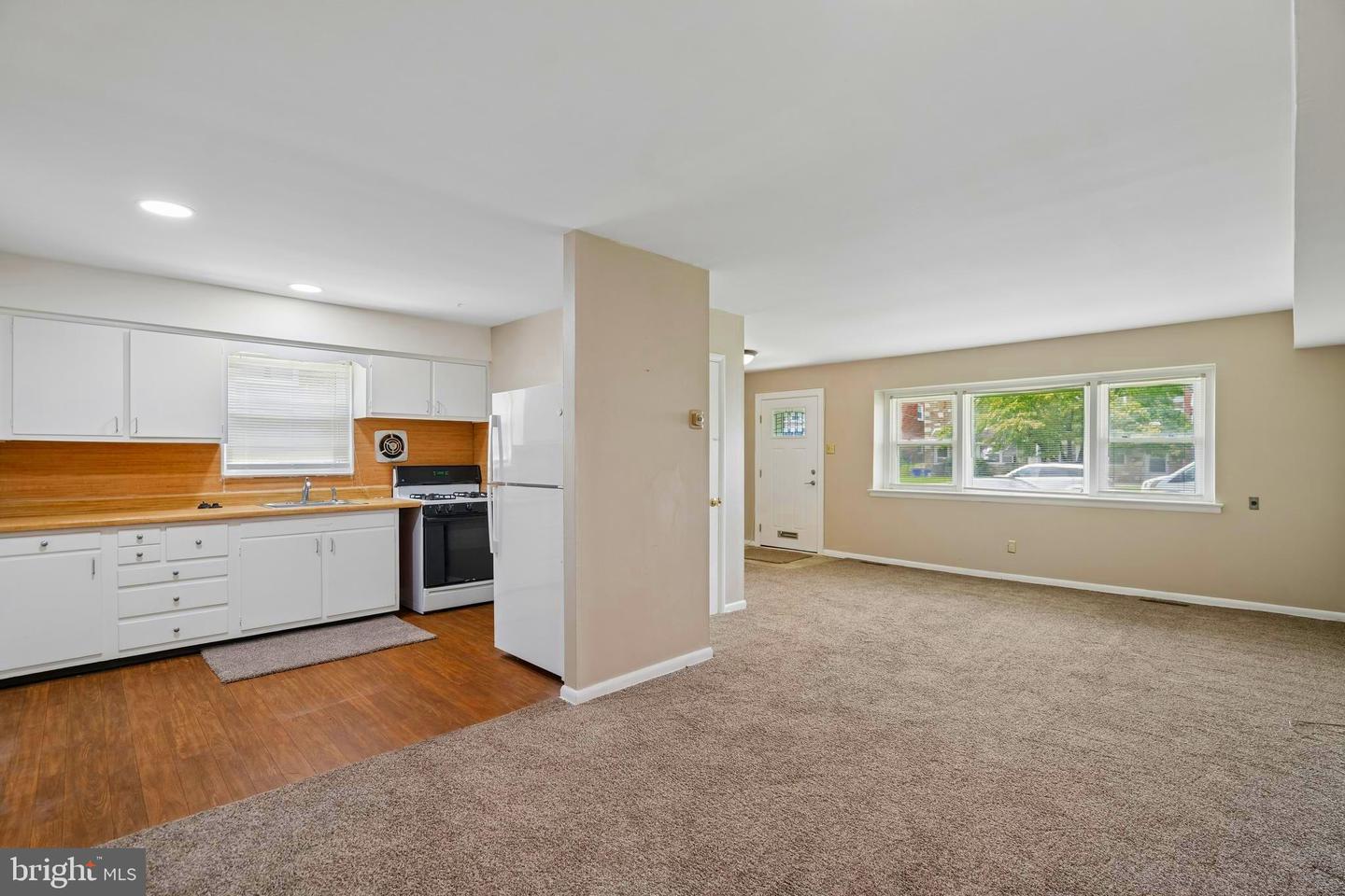 1711 Loney St Property Photo 7